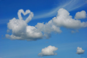 Herz auf den Wolken
