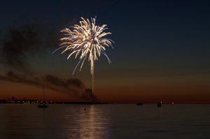 Feuerwerk auf dem Wasser